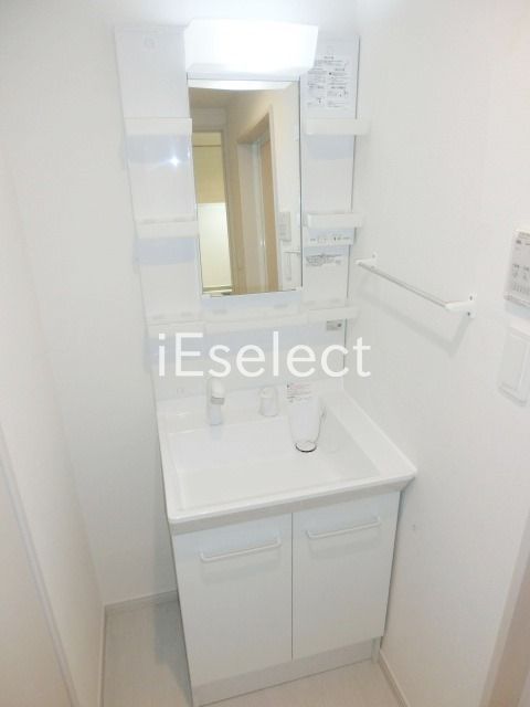 洗面設備　便利な洗髪洗面化粧台です。