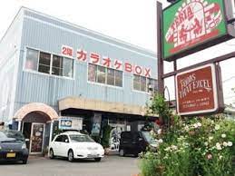 飲食店　喫茶　カフェテリア（飲食店）まで504m