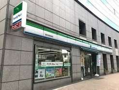 コンビニ　ファミリーマート初台交差点前店（コンビニ）まで260m