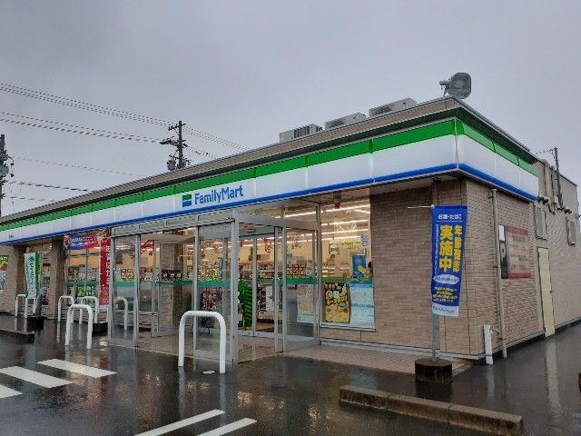 コンビニ　ファミリーマート磐田西貝塚南店（コンビニ）まで200m