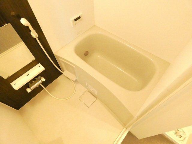 バス・シャワールーム　バスルームです。（追焚き付き）