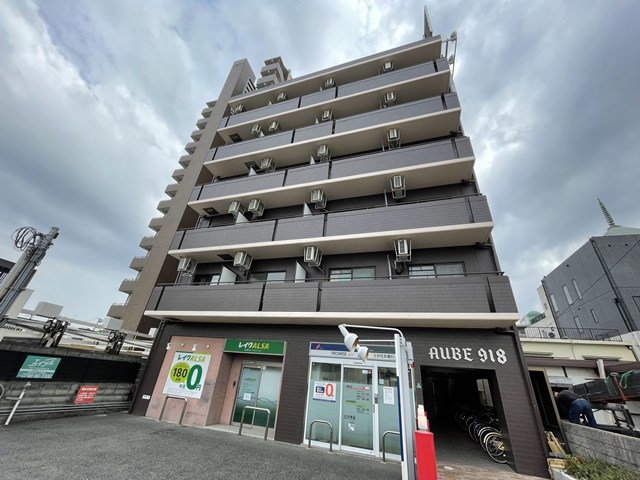 建物外観　宅配ボックス付きで不在時も便利♪
