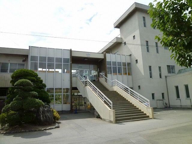 小学校　西小学校（小学校）まで600m