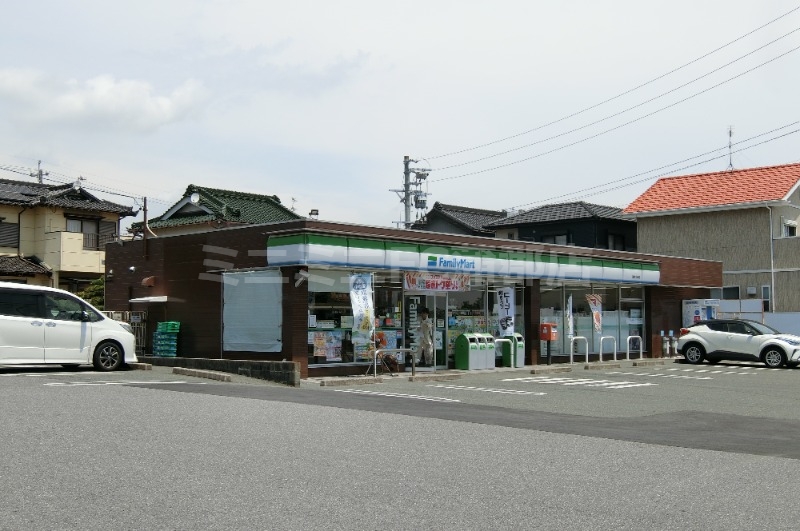 コンビニ　ファミリーマート蒲郡大塚店（コンビニ）まで977m