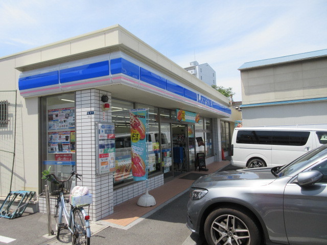 コンビニ　ローソン藤沢三丁目店（コンビニ）まで684m