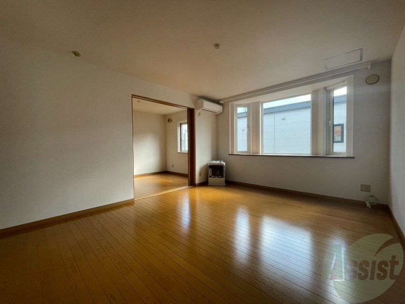 居室・リビング　広くてキレイなお部屋が広がっていて、充実した生活が送れそう。