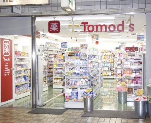ドラックストア　トモズ神谷町店（ドラッグストア）まで591m