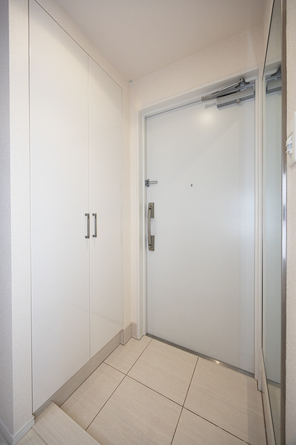 玄関　※写真は同タイプ住戸です。