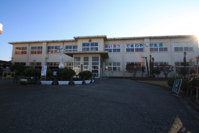 小学校　新潟市立新津第一小学校（小学校）まで649m