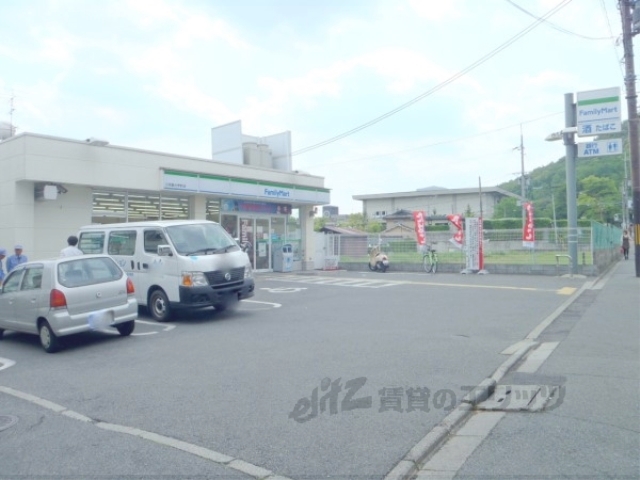 コンビニ　ファミリーマート立命館大学前店（コンビニ）まで50m