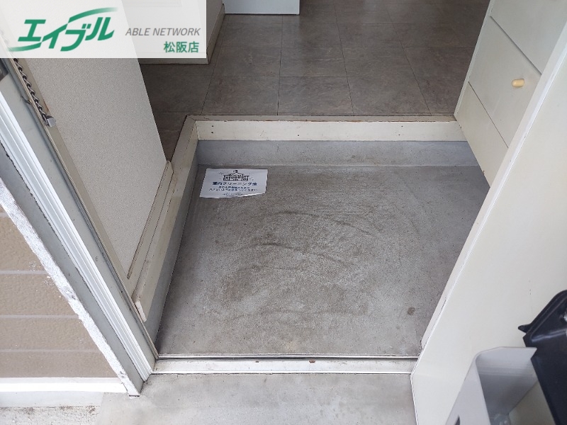 玄関　※同物件別部屋のお写真です。