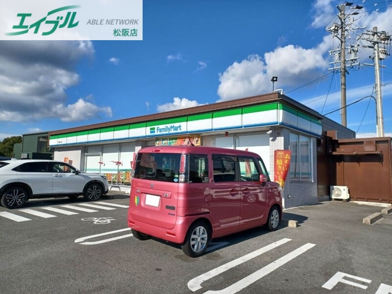 コンビニ　ファミリーマート嬉野中川店（コンビニ）まで369m