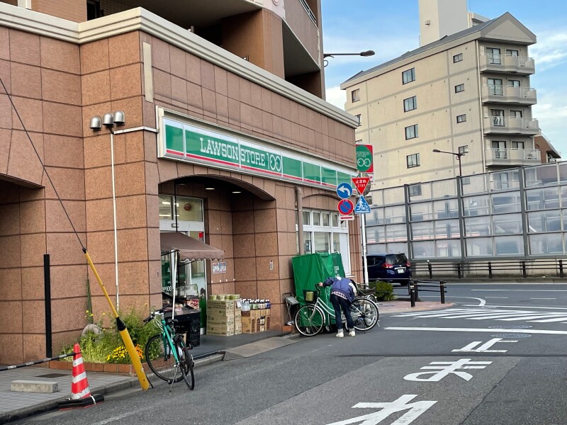 コンビニ　ローソンストア100池袋要町店（コンビニ）まで177m
