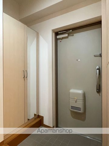 ＪＲ東海道本線 浜松駅 バス乗車時間：20分 最寄りバス停で下車 徒歩3分 4階建 築20年の玄関写真