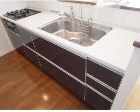 キッチン　コンパクトなキッチンで掃除もラクラク