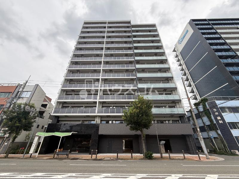 建物外観　バス停目の前
