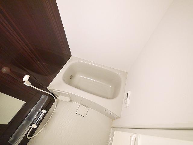 バス・シャワールーム　コンパクトで使いやすいお風呂です