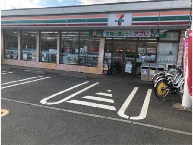 コンビニ　セブンイレブン横浜川和町店（コンビニ）まで364m