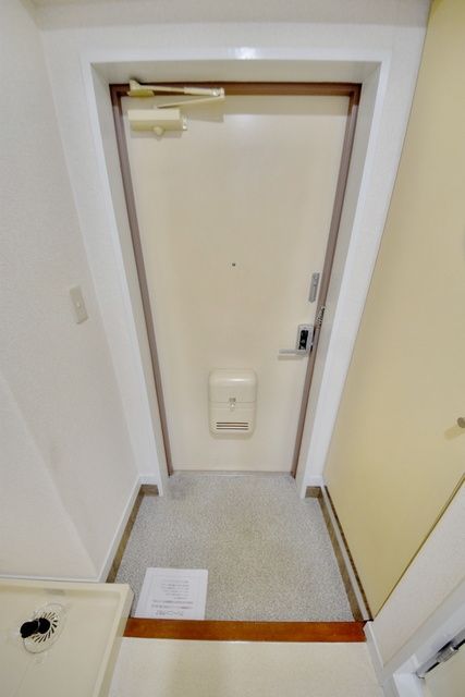 玄関　102号室参考写真
