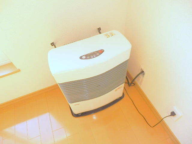 その他設備　経済的な灯油FF暖房です！