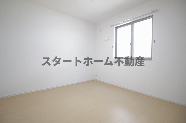 その他部屋・スペース　使い勝手のいい寝室です