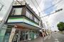 コンビニ　ファミリーマートあすまや与野本町駅前店（コンビニ）まで893m