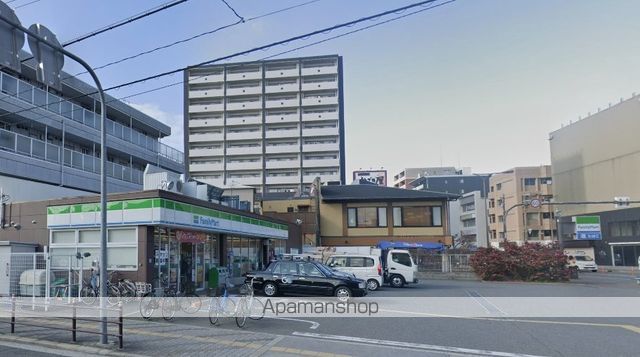 コンビニ　ファミリーマート（コンビニ）まで404m