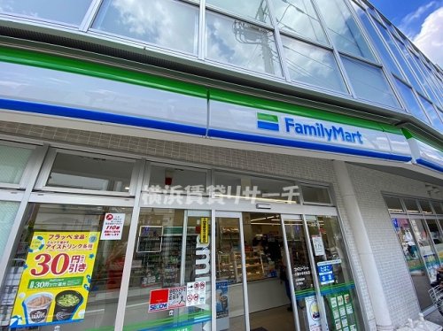 コンビニ　ファミリーマート大綱中学校前店（コンビニ）まで530m