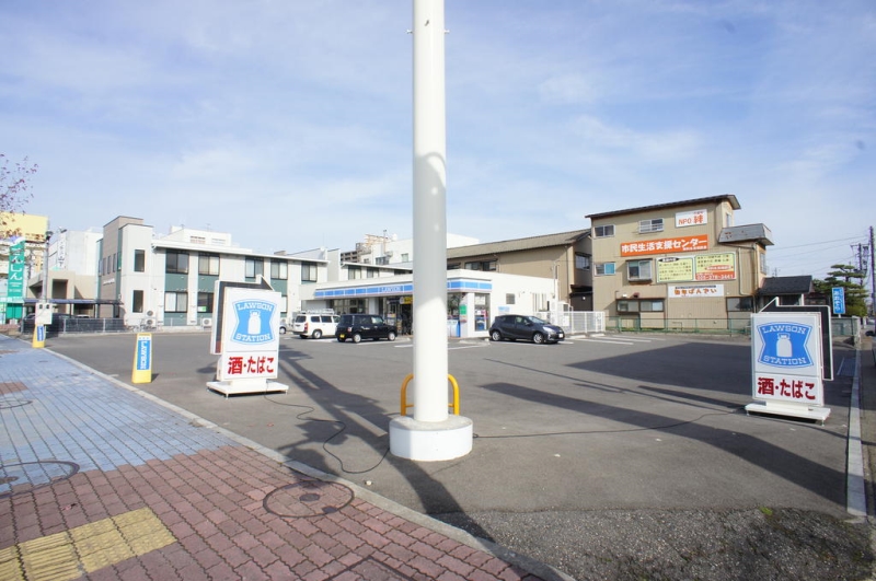 コンビニ　ローソン新潟堀之内南一丁目店（コンビニ）まで142m