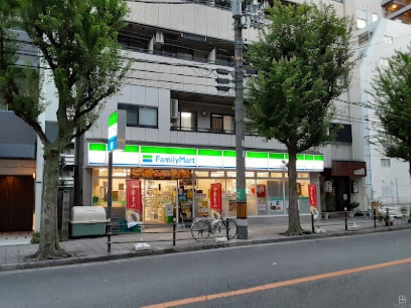 ドラックストア　ファミリーマート釣鐘町店（ドラッグストア）まで345m