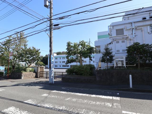 小学校　横浜市立荏田東第一小学校（小学校）まで437m