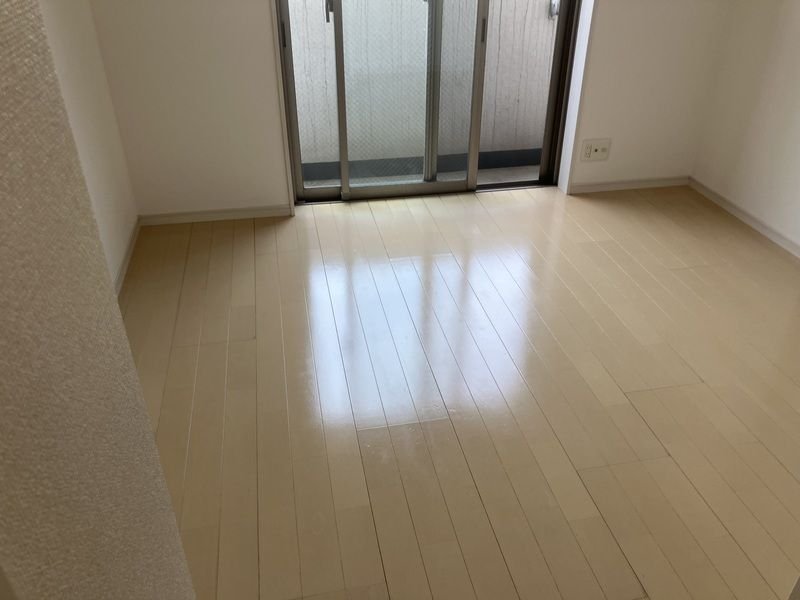 京急本線 新馬場駅 徒歩4分 5階建 築18年の居間写真