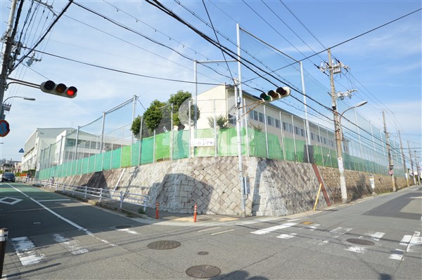 小学校　神戸市立霞ケ丘小学校（小学校）まで385m