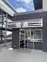 コンビニ　セブンイレブン（コンビニ）まで882m