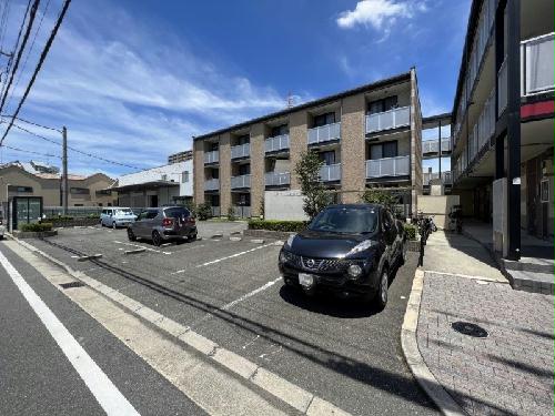 駐車場　駐車場は別途料金が必要です。