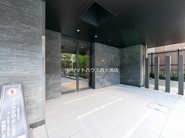 地下鉄中央線 阿波座駅 徒歩5分 15階建 築10年の外観写真