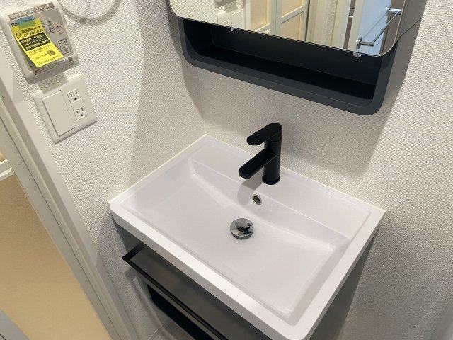 洗面設備　※カラータイプは写真と異なります。