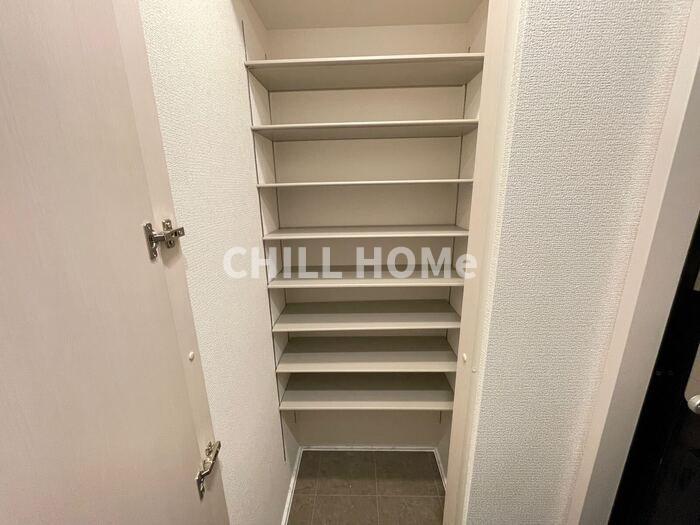 玄関　当社、チルホームのHPもご覧ください(^^)/物件情報多数♪
