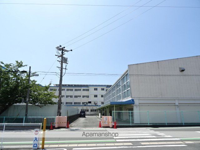 小学校　芳川北小学校（小学校）まで604m