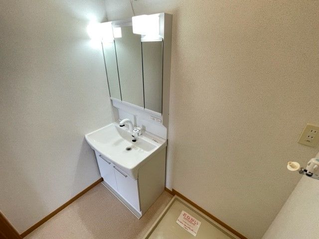 ＪＲ東北本線 南仙台駅 バス乗車時間：20分 最寄りバス停で下車 徒歩3分 2階建 築22年の内装写真