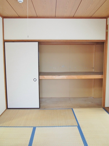 収納　和室には大きな押入れがあります。