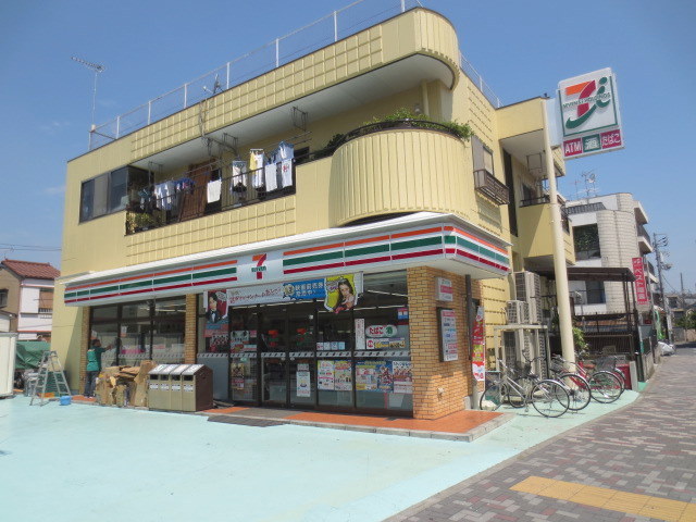 コンビニ　セブンイレブン（コンビニ）まで687m