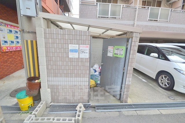 サバーブシティ十三の外観写真