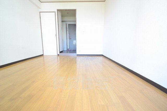 サバーブシティ十三の内装写真