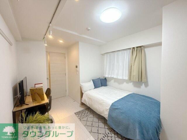 東京メトロ丸ノ内線 新宿御苑前駅 徒歩8分 16階建 築11年の居間写真