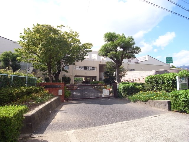 小学校　芦屋市立潮見小学校（小学校）まで1408m