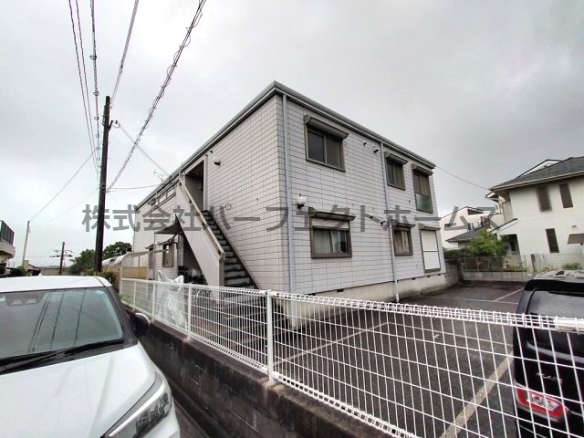 建物外観　高台に建ってます。