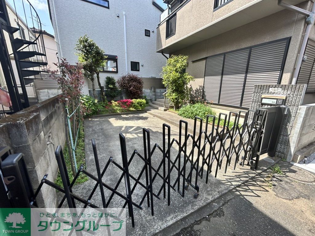 駐車場　庭