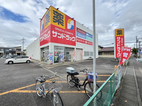 ドラックストア　サンドラッグ師勝店（ドラッグストア）まで986m