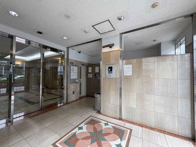 エントランス　建物の内部です